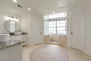915 Tiki Dr, Tiki Island, TX 77554 - Photo 16