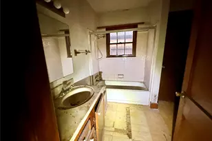 11018 Evangeline Dr, Houston, TX 77013 - Photo 10