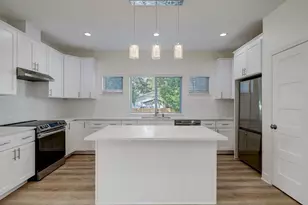 1211 E 32nd St, Houston, TX 77022 - Photo 10