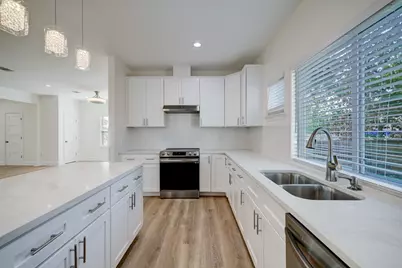 1211 E 32nd Street, Houston, TX 77022 - Photo 14