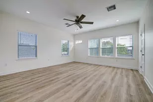 1211 E 32nd St, Houston, TX 77022 - Photo 18