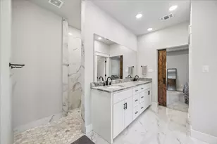 111 Creekside Ln, Lake Jackson, TX 77566 - Photo 16