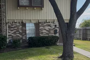 1519 S 8th St, La Porte, TX 77571 - Photo 2