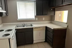 1519 S 8th St, La Porte, TX 77571 - Photo 6