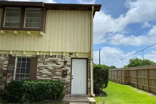 1519 S 8th St, La Porte, TX 77571 - Photo 1
