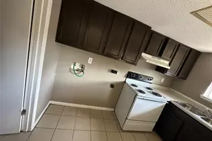 1519 S 8th St, La Porte, TX 77571 - Photo 8