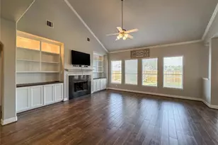 12805 Flat Creek Dr, Pearland, TX 77584 - Photo 2