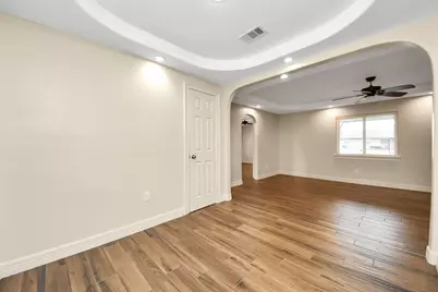 8925 Homewood Lane, Houston, TX 77078 - Photo 8