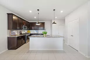 302 Bordeaux Ct, Alvin, TX 77511 - Photo 8