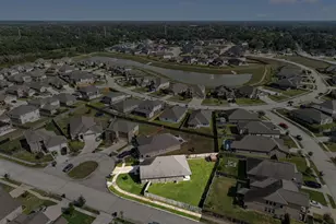 302 Bordeaux Ct, Alvin, TX 77511 - Photo 40