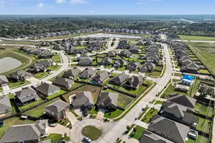 302 Bordeaux Ct, Alvin, TX 77511 - Photo 38