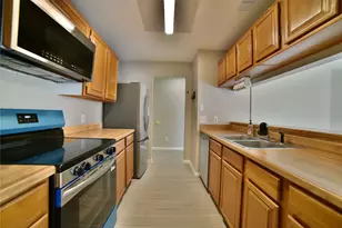 15806 Pipers View Dr, Webster, TX 77598 - Photo 6