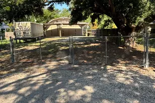 332 Reppert St, Bacliff, TX 77518 - Photo 2