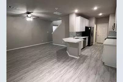 114 N Camellia Grove Circle, The Woodlands, TX 77382 - Photo 4