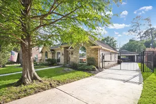 16131 Castlegrove Ct, Tomball, TX 77377 - Photo 6