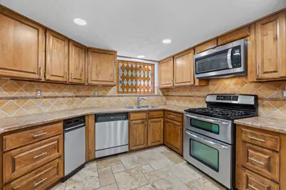 1375 Bullock Lane, Houston, TX 77055 - Photo 14