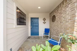 1375 Bullock Ln, Houston, TX 77055 - Photo 4