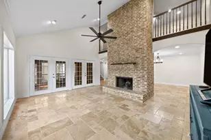 1375 Bullock Ln, Houston, TX 77055 - Photo 10
