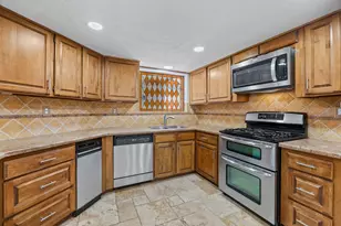 1375 Bullock Ln, Houston, TX 77055 - Photo 14