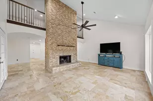 1375 Bullock Ln, Houston, TX 77055 - Photo 10
