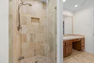 1375 Bullock Ln, Houston, TX 77055 - Photo 26