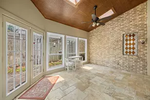 1375 Bullock Ln, Houston, TX 77055 - Photo 30