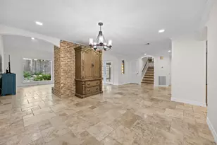 1375 Bullock Ln, Houston, TX 77055 - Photo 8