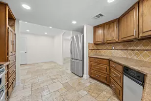 1375 Bullock Ln, Houston, TX 77055 - Photo 14