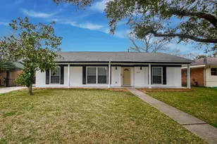 5642 Cartagena St, Houston, TX 77035 - Photo 2