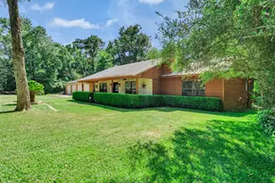 18085 Lake Dr E, Willis, TX 77378 - Photo 4