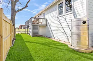 1514 51st St, Galveston, TX 77551 - Photo 18