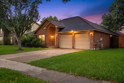 2004 Landing Boulevard, League City, TX 77573 - Photo 1