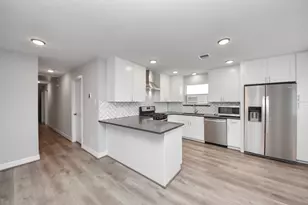 821 E 36th St, Houston, TX 77022 - Photo 22