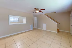 210 W G St, La Porte, TX 77571 - Photo 4