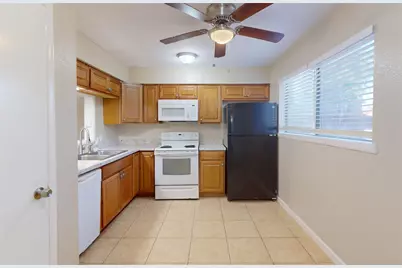 210 W G Street, La Porte, TX 77571 - Photo 8