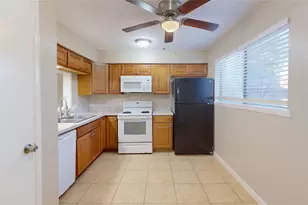 210 W G St, La Porte, TX 77571 - Photo 8