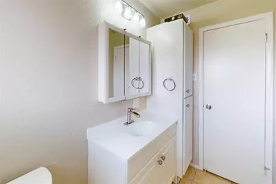 210 W G Street, La Porte, TX 77571 - Photo 18