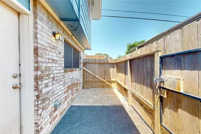 210 W G Street, La Porte, TX 77571 - Photo 20