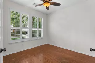 7 Cloud Bank Pl, The Woodlands, TX 77382 - Photo 4