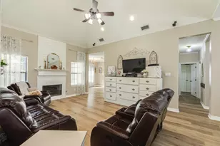 429 N Amherst Dr, West Columbia, TX 77486 - Photo 8