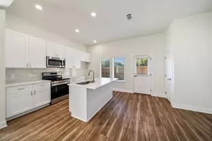 412 W Marlin St, Willis, TX 77378 - Photo 6