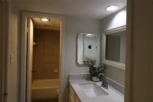 10811 Richmond Ave, Houston, TX 77042 - Photo 8