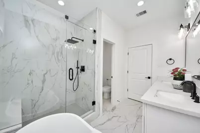 7723 Hammerly Boulevard #B, Houston, TX 77055 - Photo 32