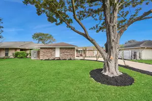 7102 Log Hollow Dr, Houston, TX 77040 - Photo 2