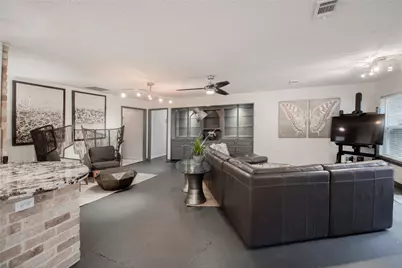 7219 Ridge Oak Drive, Houston, TX 77088 - Photo 20