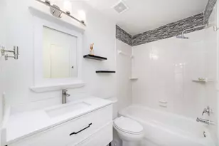 26 S White Pebble Ct, The Woodlands, TX 77380 - Photo 18