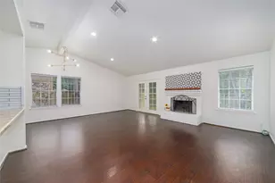 26 S White Pebble Ct, The Woodlands, TX 77380 - Photo 6