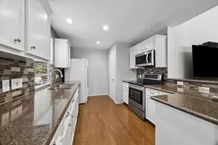 1421 W 26th St, Houston, TX 77008 - Photo 2