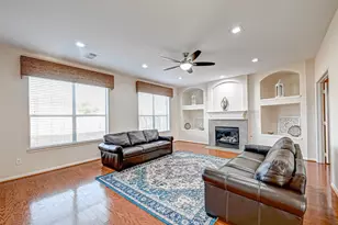 10626 Hillsdale Bridge Ln, Sugar Land, TX 77498 - Photo 12