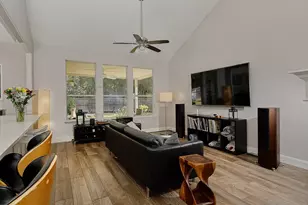 10 Acacia Park Pl, The Woodlands, TX 77382 - Photo 10